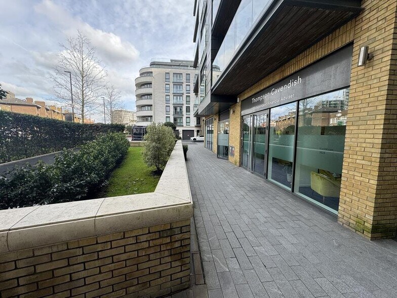 Kew Bridge Rd, Brentford à louer - Photo du bâtiment - Image 1 de 22