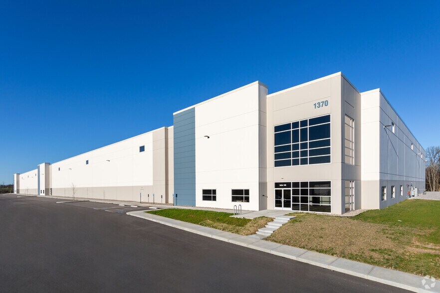 1370 Aviation Blvd, Hebron, KY à louer - Photo du bâtiment - Image 1 de 2