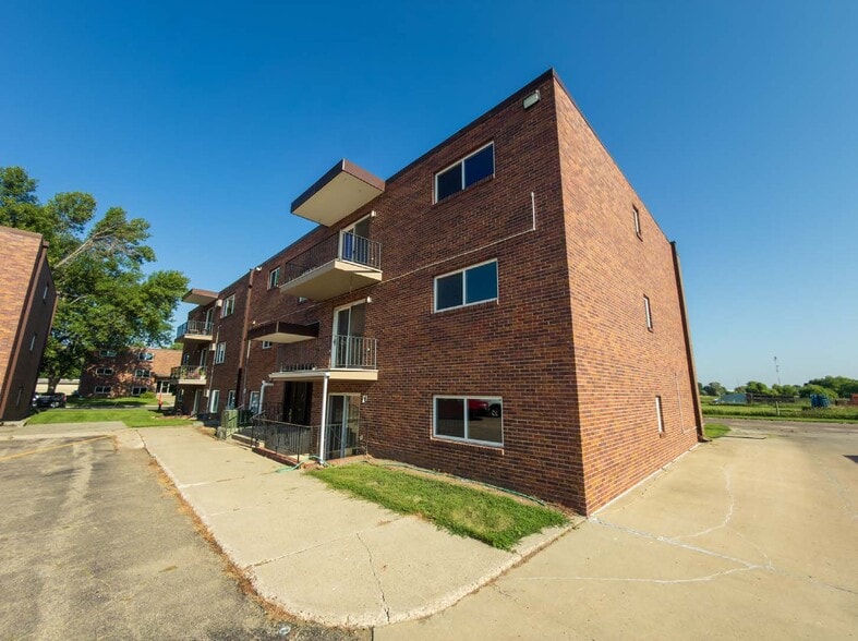 306 11th St, Brookings, SD for sale - Building Photo - Image 3 of 3