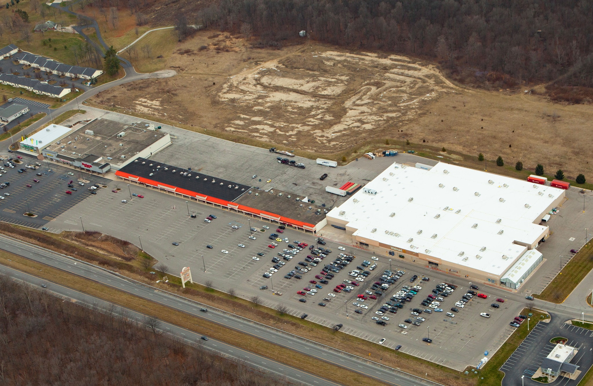 402 W Plaza Dr, Columbia City, IN for lease Primary Photo- Image 1 of 2