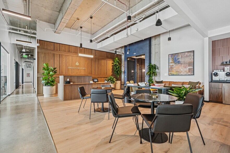 600 S Tryon St, Charlotte, NC à louer - Photo du bâtiment - Image 1 de 12