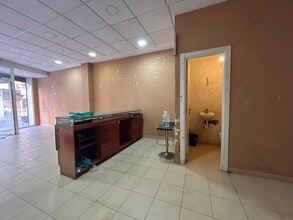 Retail in Cuenca, Cuenca for lease Interior Photo- Image 2 of 10