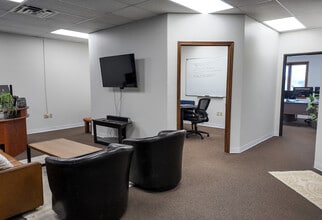 945 S Marion Rd, Sioux Falls, SD for lease Interior Photo- Image 2 of 14