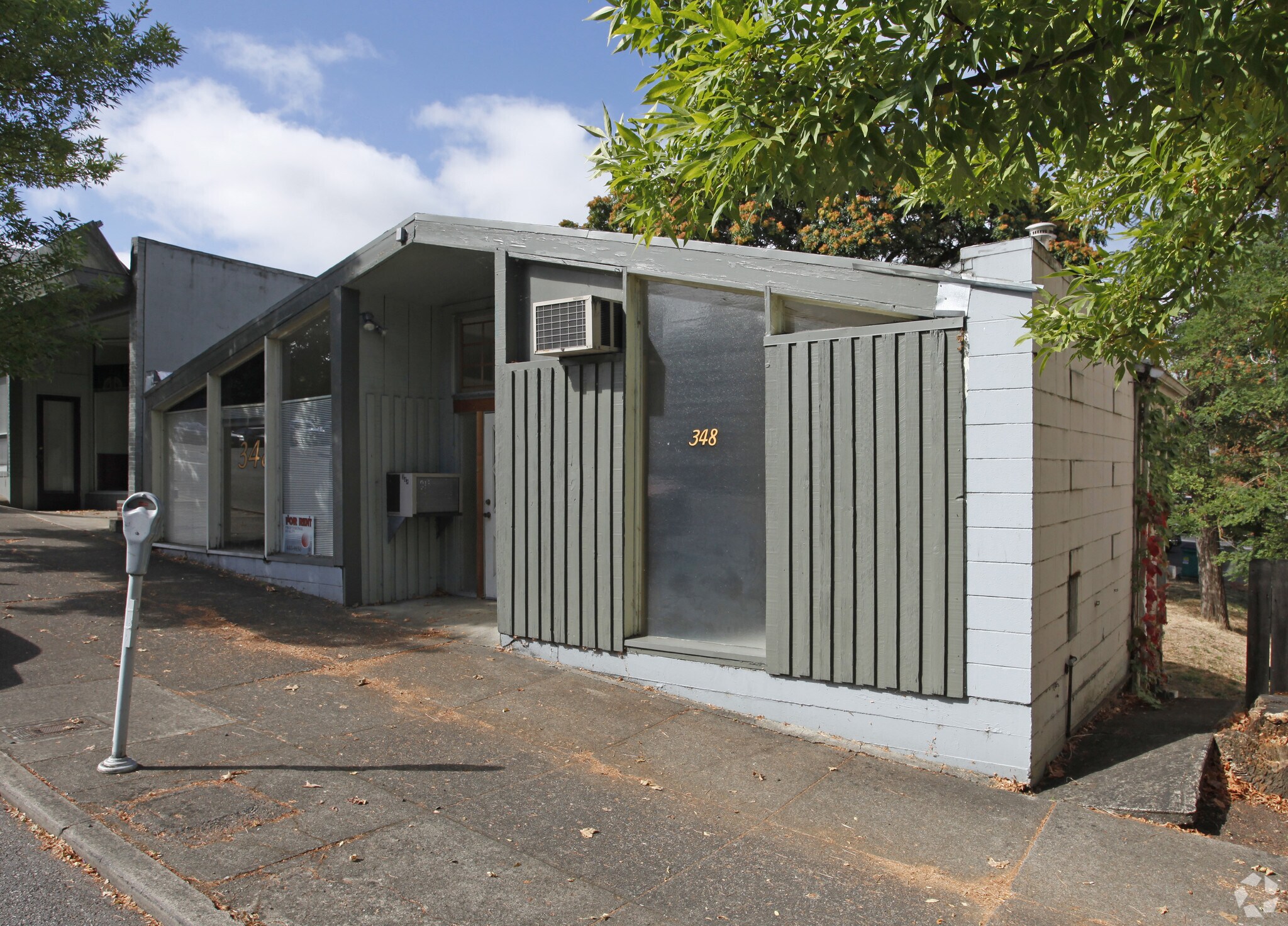 348 SE Jackson St, Roseburg, OR à louer Photo principale- Image 1 de 3