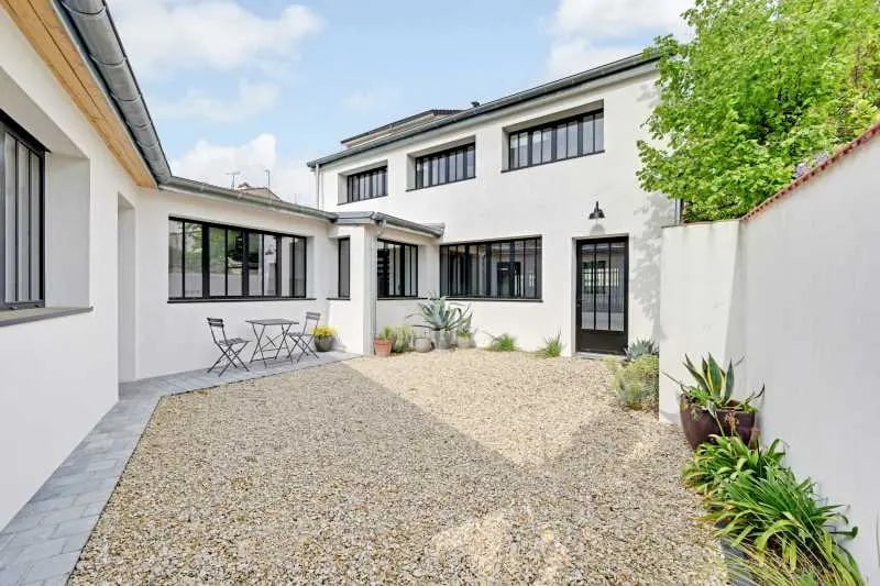 Office in Arcueil for lease Building Photo- Image 1 of 15