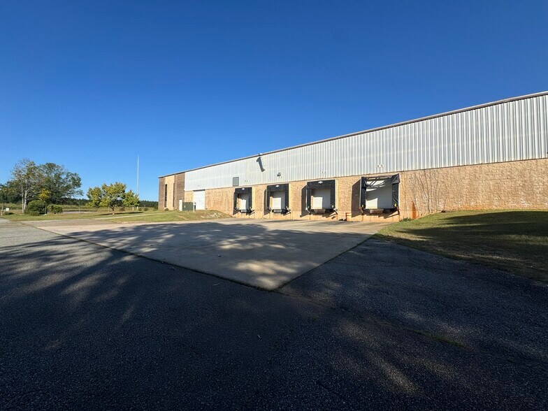 747 Kaolin rd, Sandersville, GA à vendre - Photo du bâtiment - Image 3 de 13