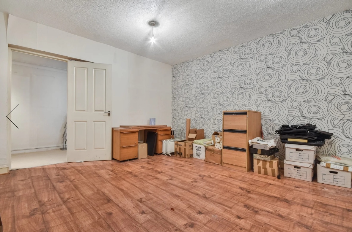 33 Union St, Greenock, IVC PA16 8DN - Unit 35a -  - Interior Photo - Image 1 of 3