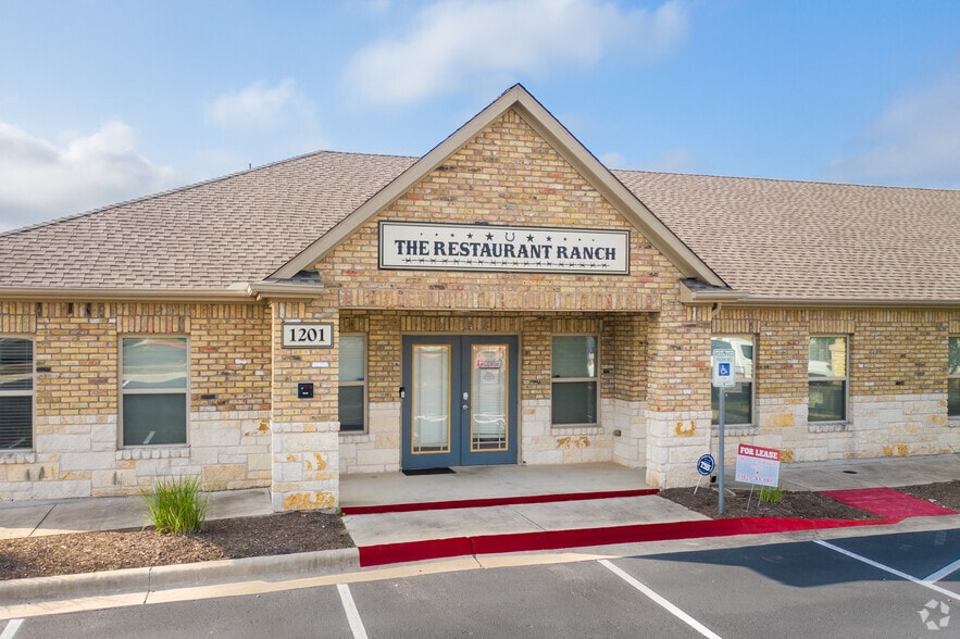 1464 E Whitestone Blvd, Cedar Park, TX à louer - Photo du bâtiment - Image 3 de 33