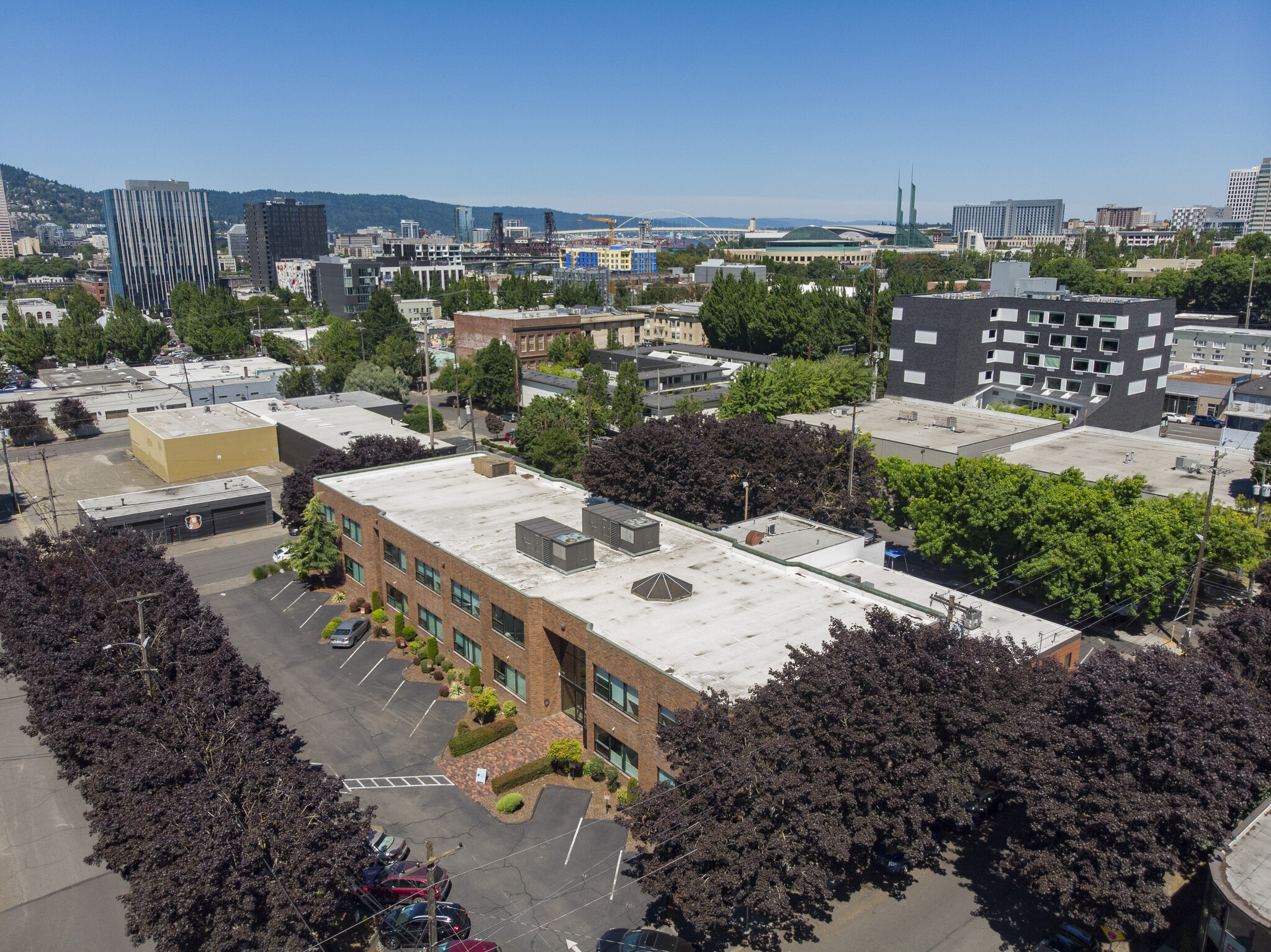 975 SE Sandy Blvd, Portland, OR for lease Building Photo- Image 1 of 31