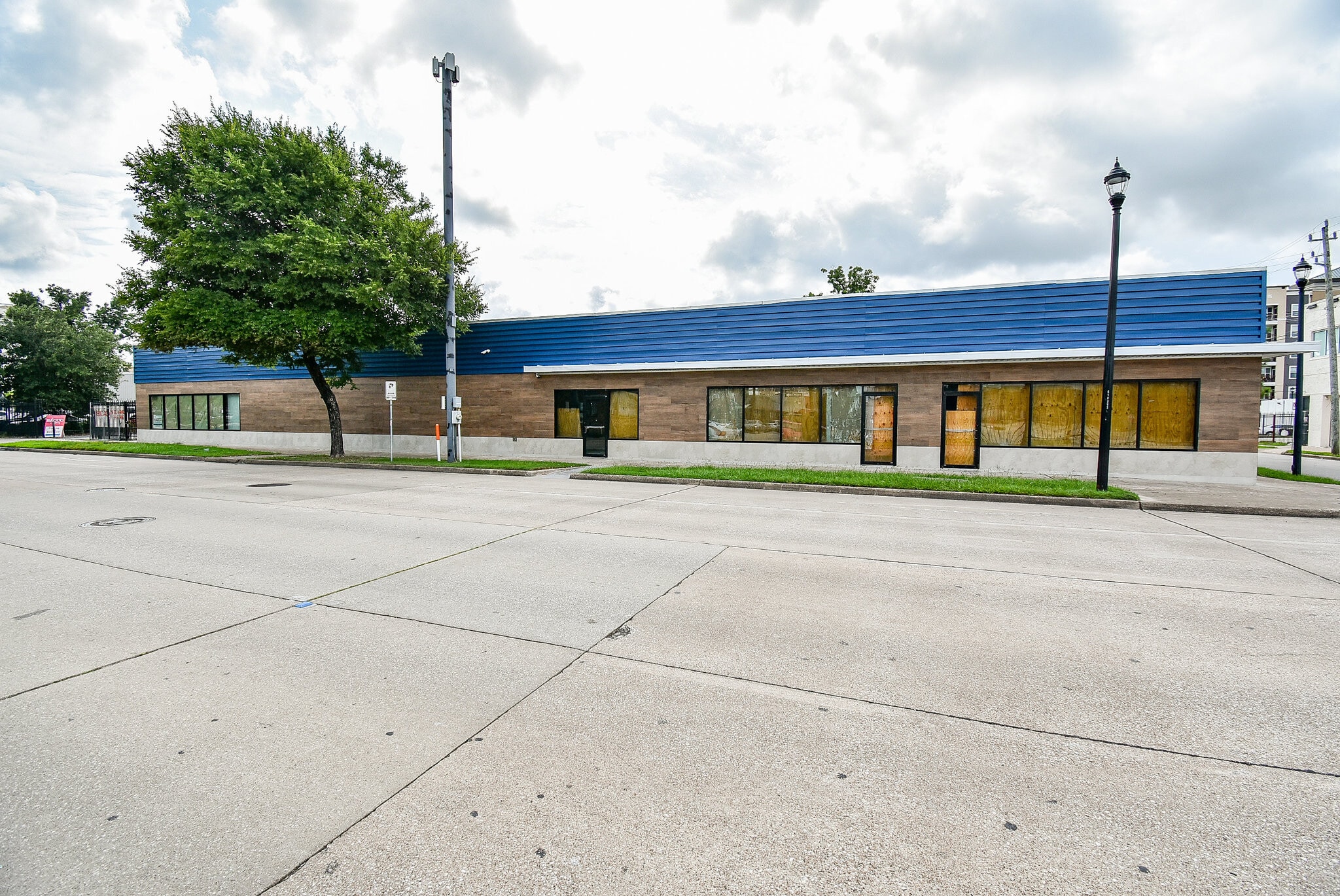 2323 San Jacinto St, Houston, TX for lease Building Photo- Image 1 of 13