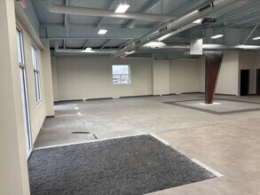 1109 Honey Ct, De Pere, WI for lease Interior Photo- Image 2 of 7