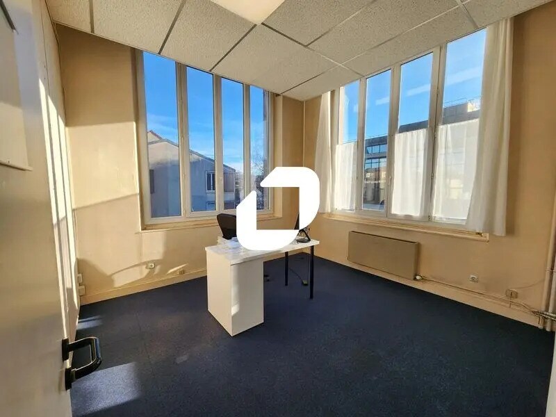 49 Rue Lamartine, Versailles for lease Interior Photo- Image 1 of 4