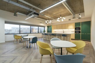 Plus de détails pour 1 George St, Uxbridge - Bureau à louer