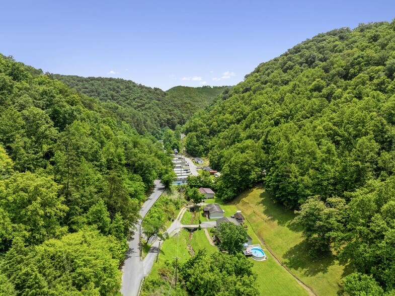 548 Harolds Branch Rd, Pikeville, KY à vendre - Photo du bâtiment - Image 2 de 6