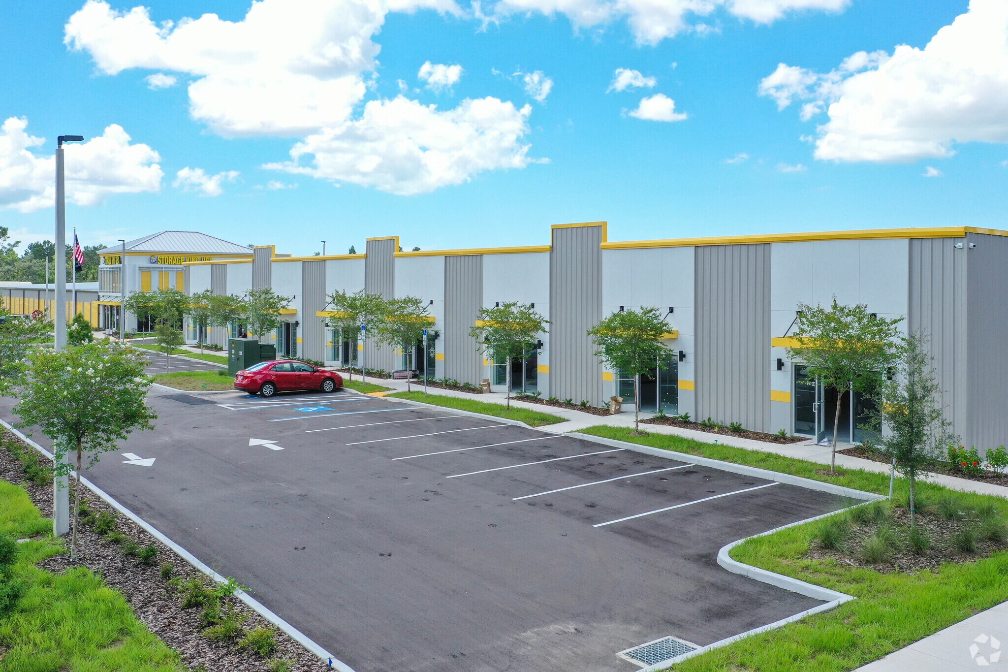 3617 Commercial Way, Spring Hill, FL à louer Photo principale- Image 1 de 12
