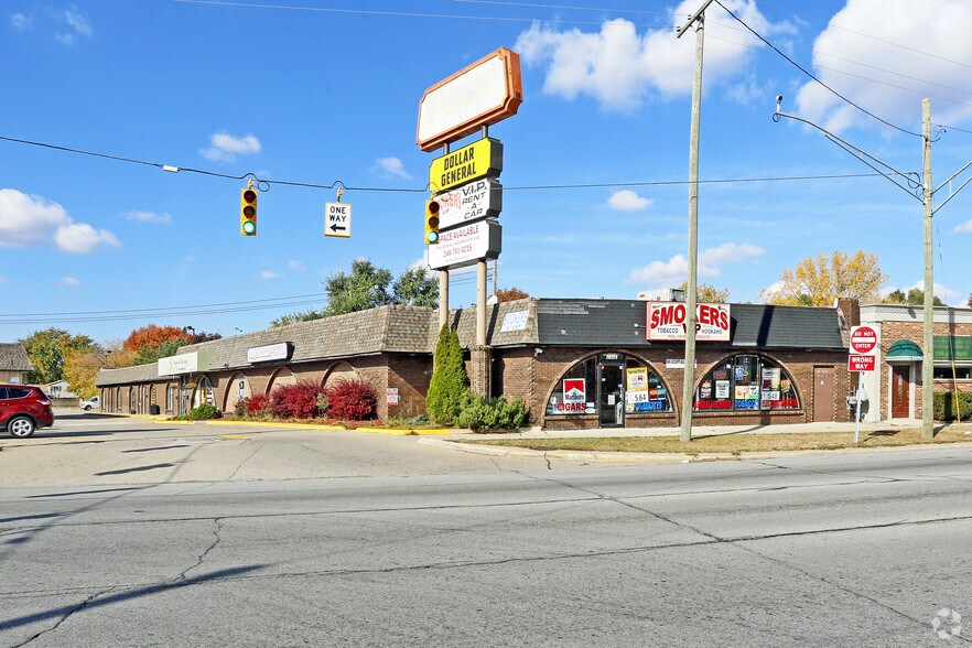 25213-25223 Gratiot Ave, Roseville, MI à louer - Photo du bâtiment - Image 3 de 5