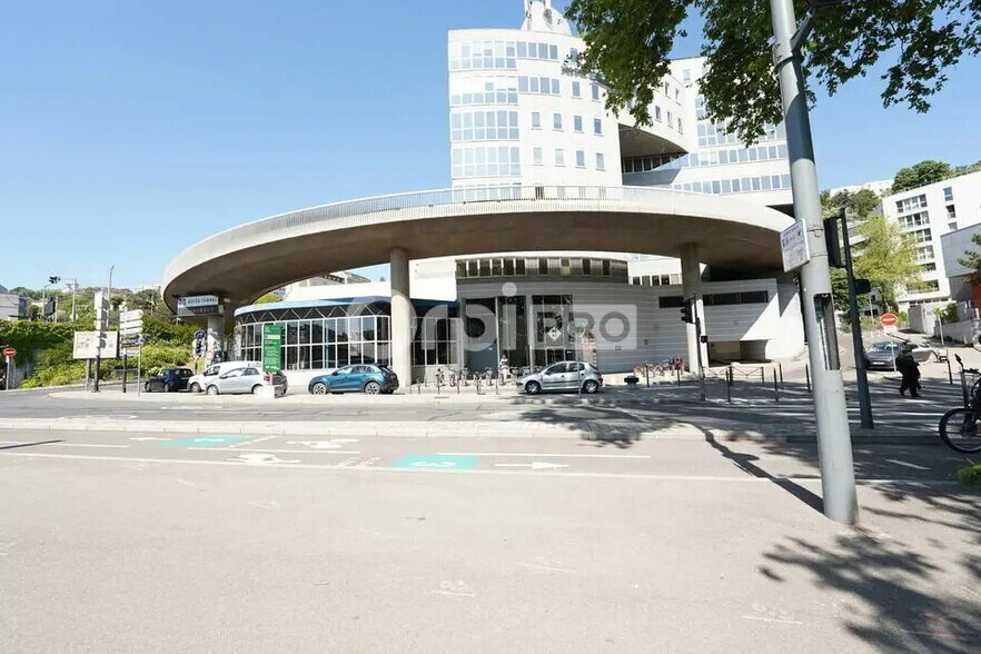 Bureau dans Lyon à vendre - Photo du bâtiment - Image 1 de 12