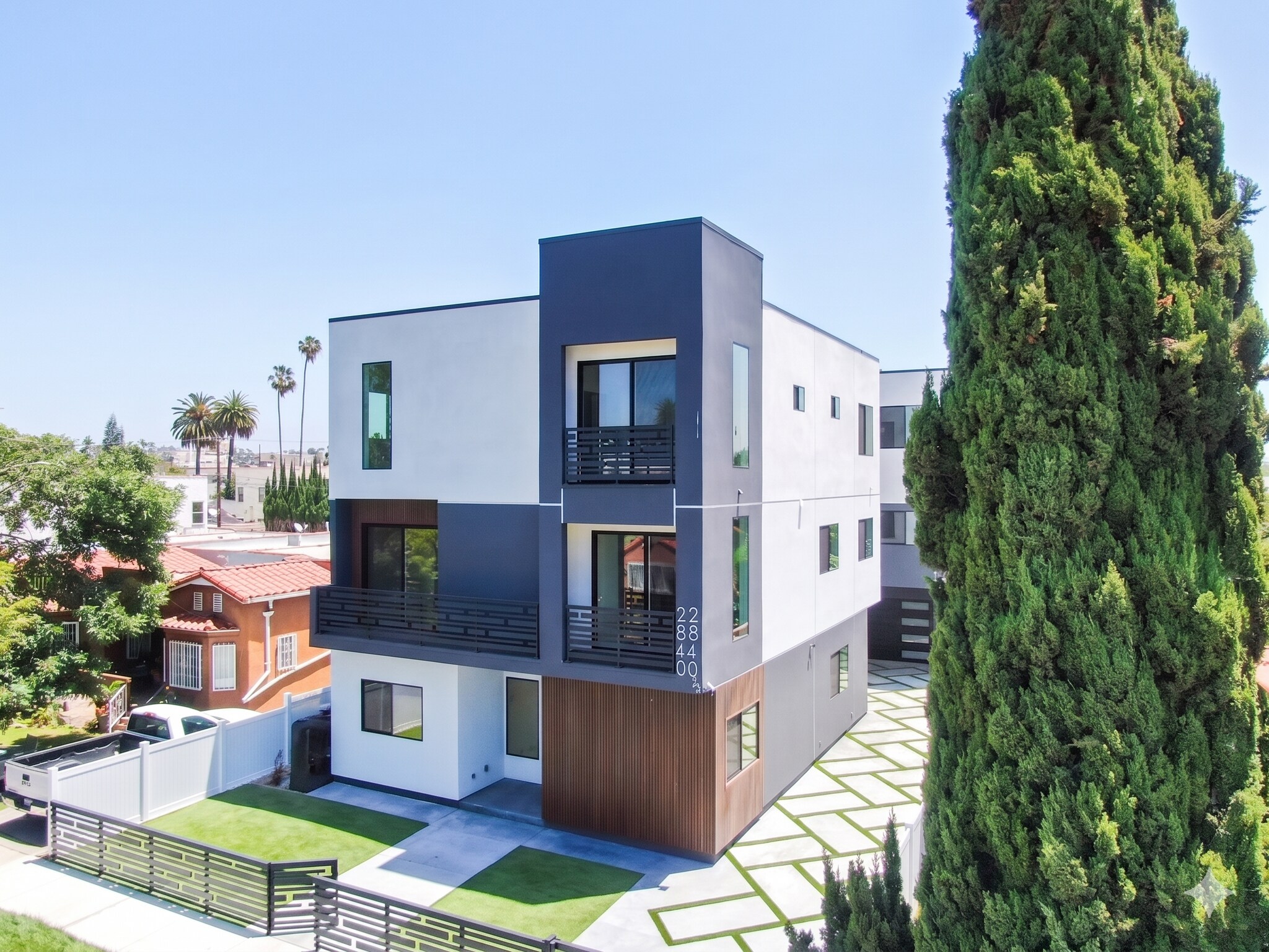 2840 Wellington Rd, Los Angeles, CA à vendre Photo principale- Image 1 de 21