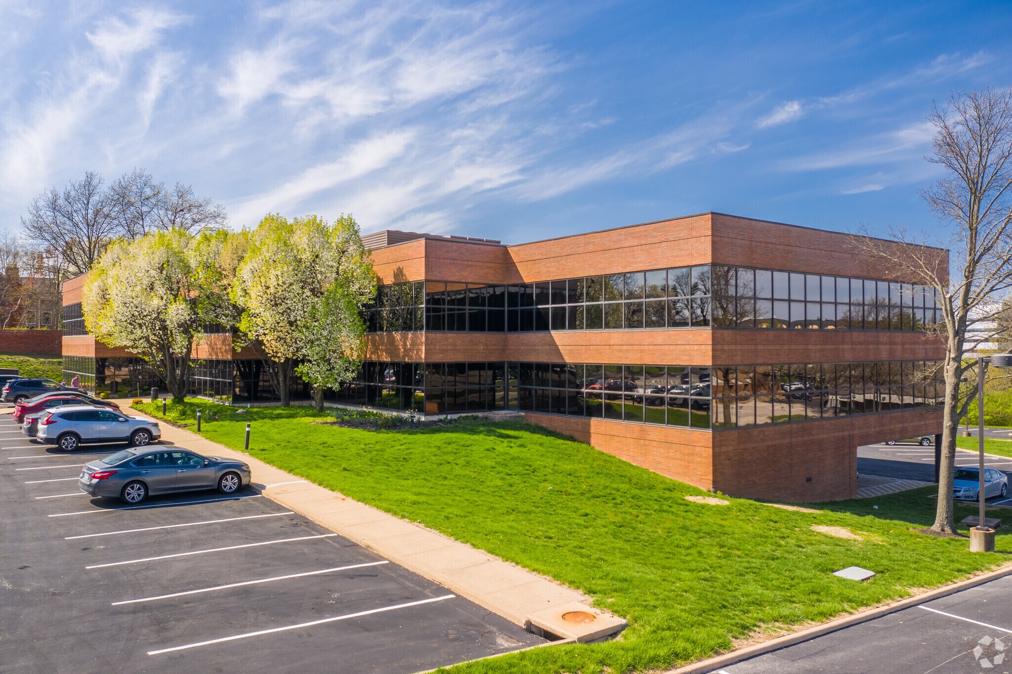 1585 Woodlake Dr, Town and Country, MO for lease Primary Photo- Image 1 of 7