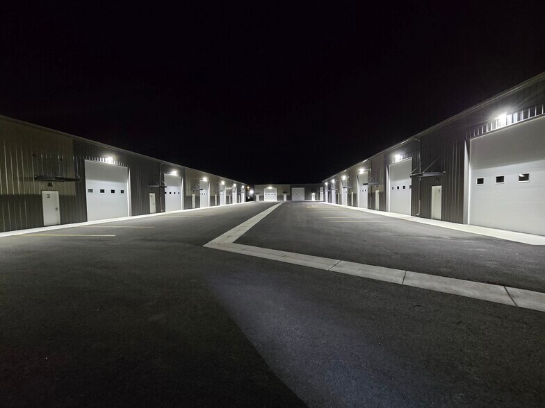 1102 Jackrabbit Ln, Belgrade, MT à vendre - Photo du bâtiment - Image 2 de 9