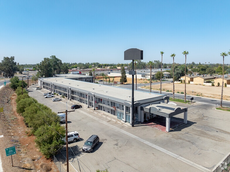 2700 White Ln, Bakersfield, CA for sale - Primary Photo - Image 2 of 81