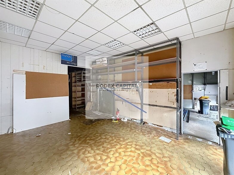 Retail in Paris for lease - Interior Photo - Image 3 of 3
