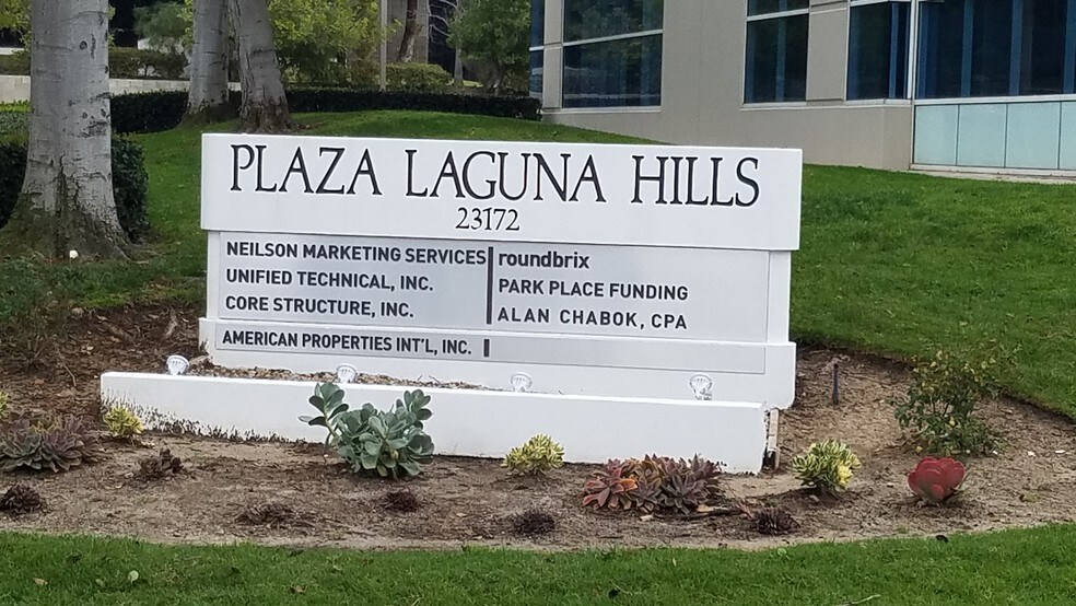 23172 Plaza Pointe Dr, Laguna Hills, CA à louer - Photo du bâtiment - Image 2 de 17