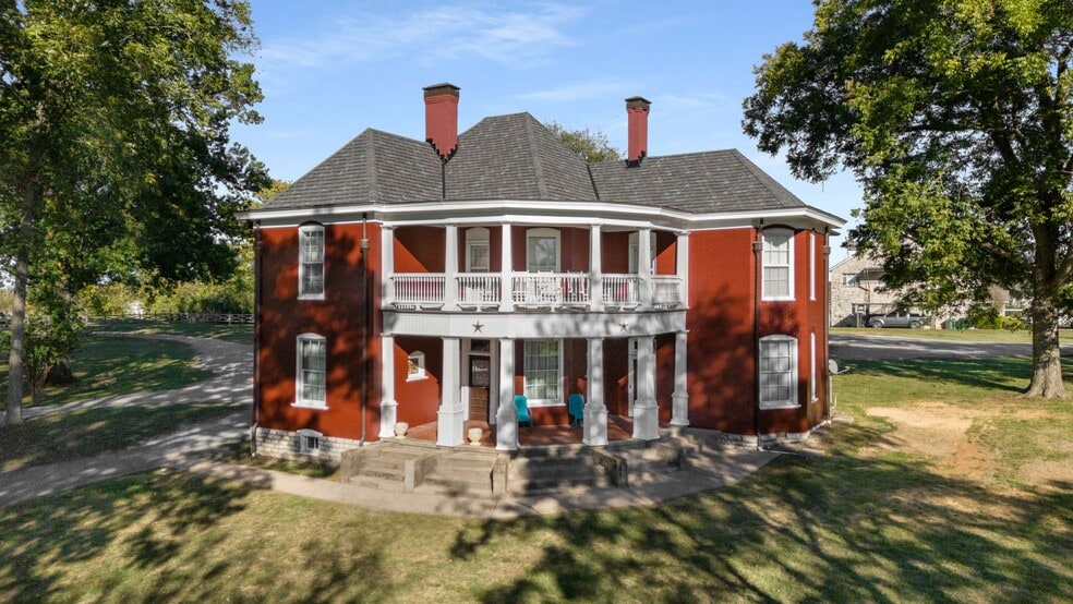 319 E Hill Ave, Lewisburg, TN à vendre - Photo du bâtiment - Image 2 de 38