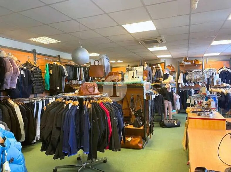 Commerce de détail dans Capinghem à louer - Photo intérieure - Image 2 de 4