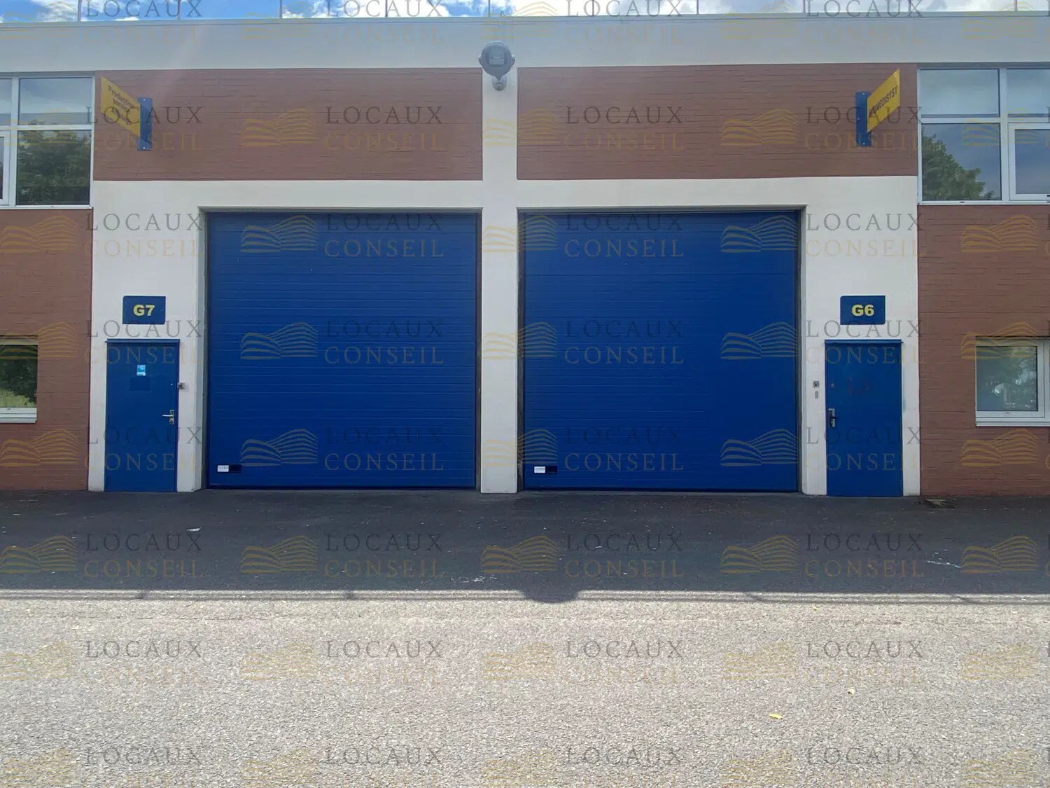 Flex dans SAINT-OUEN-L'AUMONE à louer Photo du bâtiment- Image 1 de 37