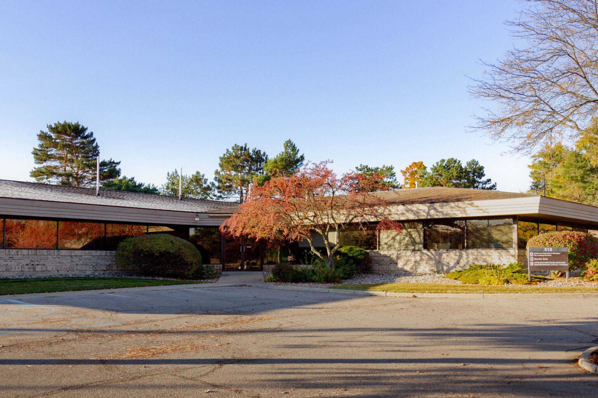 618 S Creyts Rd, Lansing, MI for lease Building Photo- Image 1 of 4