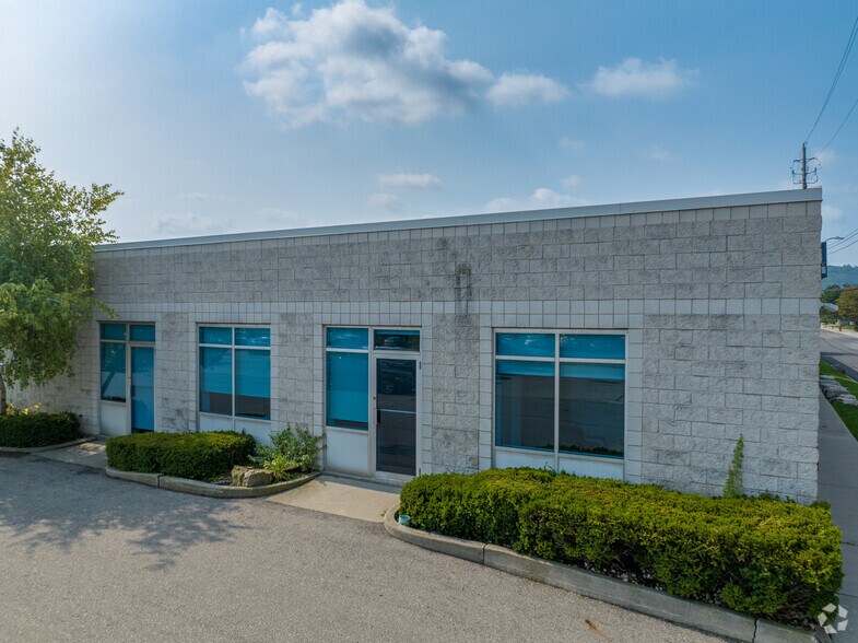 45 Frid St, Hamilton, ON à vendre - Photo du bâtiment - Image 2 de 11