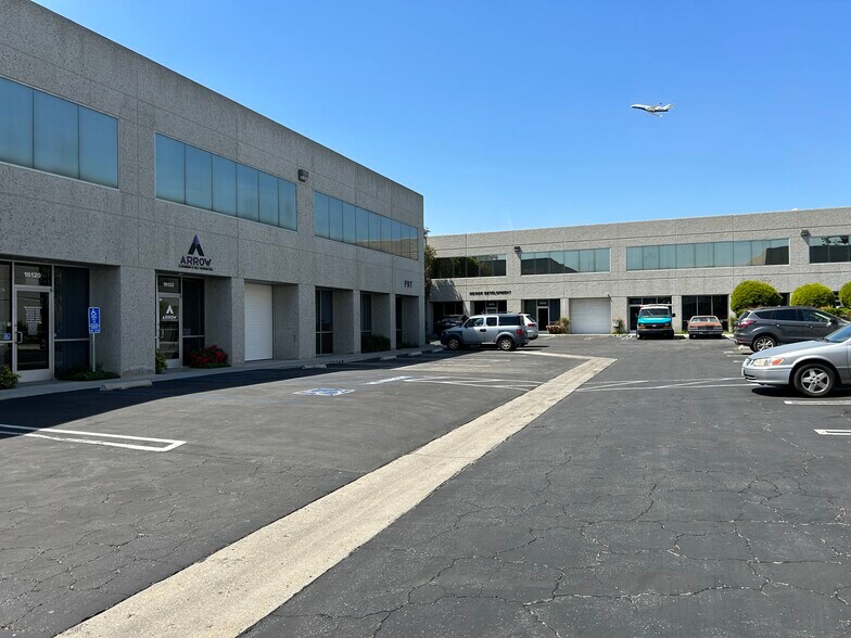 16126-16136 Sherman Way, Van Nuys, CA à louer - Photo du bâtiment - Image 3 de 6