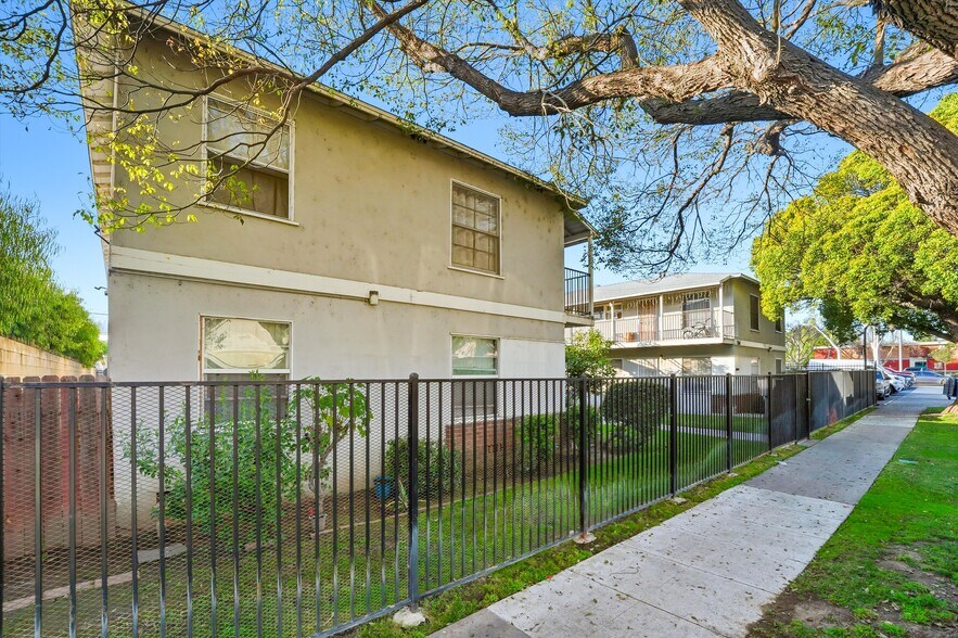 116 S Orange Ave, Santa Ana, CA à vendre - Photo du bâtiment - Image 2 de 12