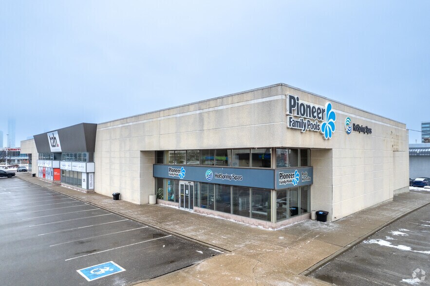 7979 Weston Rd, Vaughan, ON à vendre - Photo du bâtiment - Image 1 de 1