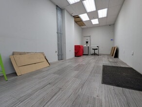 332 E Gun Hill Rd, Bronx, NY for lease Building Photo- Image 2 of 5