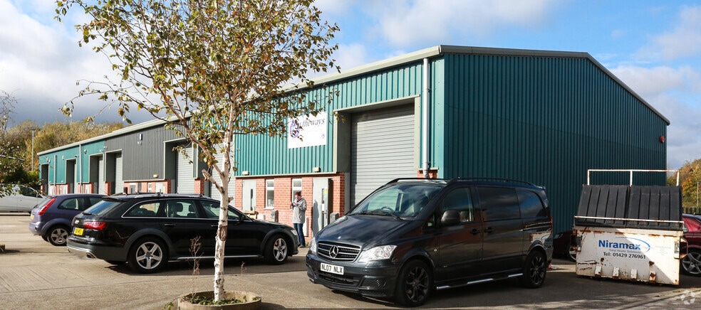 2-13 Woodstock Ct, Stockton On Tees for lease - Building Photo - Image 2 of 2