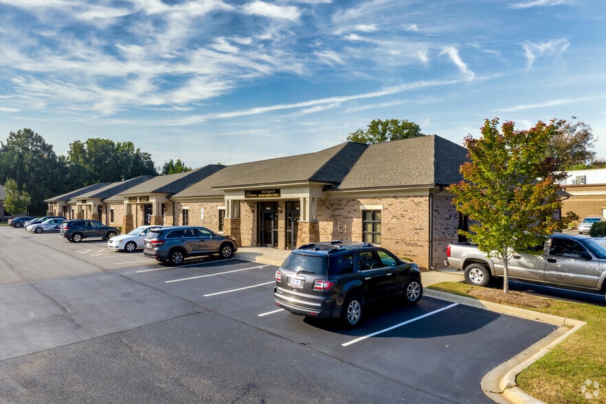 102 Waxhaw Professional Park Dr, Waxhaw, NC for lease - Building Photo - Image 2 of 8