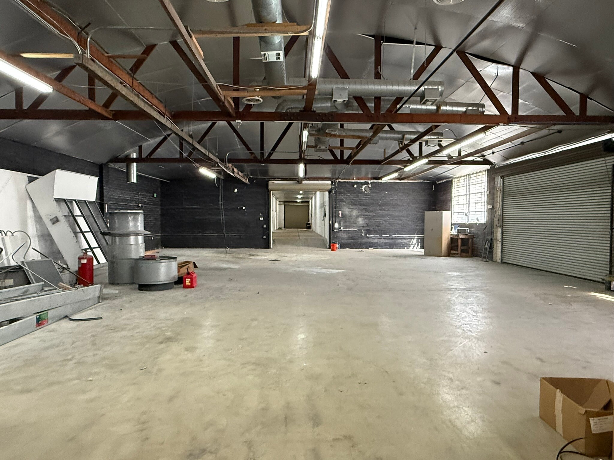 2905 Winona Ave, Burbank, CA for lease Interior Photo- Image 1 of 18