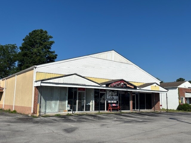 109 Henderson Dr, Jacksonville, NC à vendre - Photo du bâtiment - Image 2 de 21