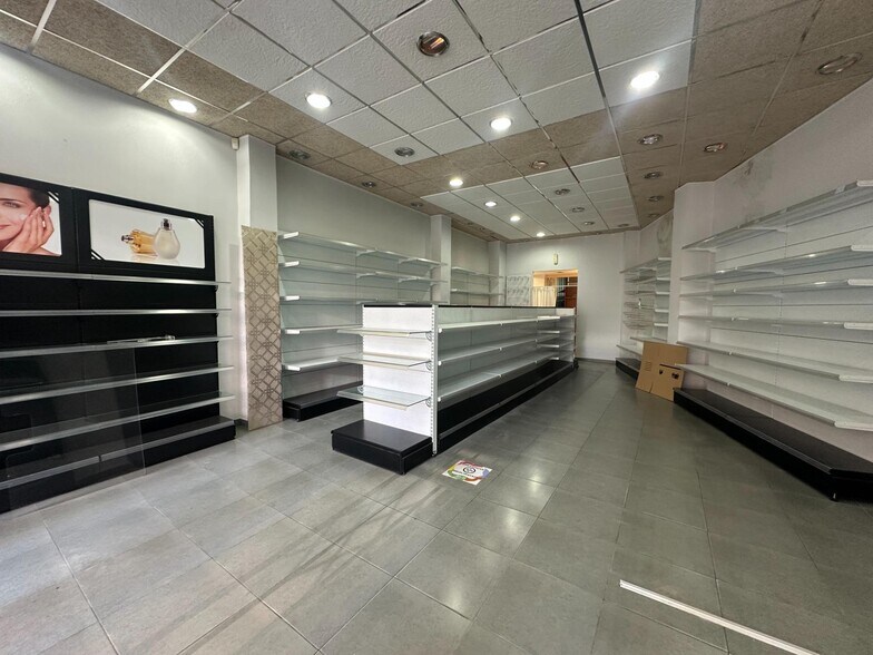 Retail in Cieza for lease - Interior Photo - Image 3 of 14