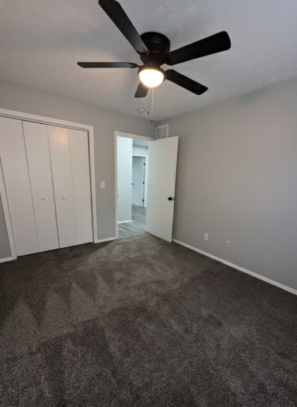 1136 W 17th St, Bloomington, IN à vendre - Photo intérieure - Image 2 de 4