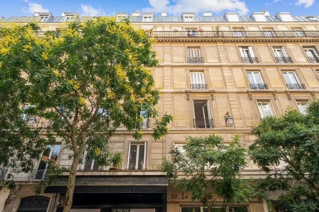 Multifamily in Paris for sale Building Photo- Image 1 of 11