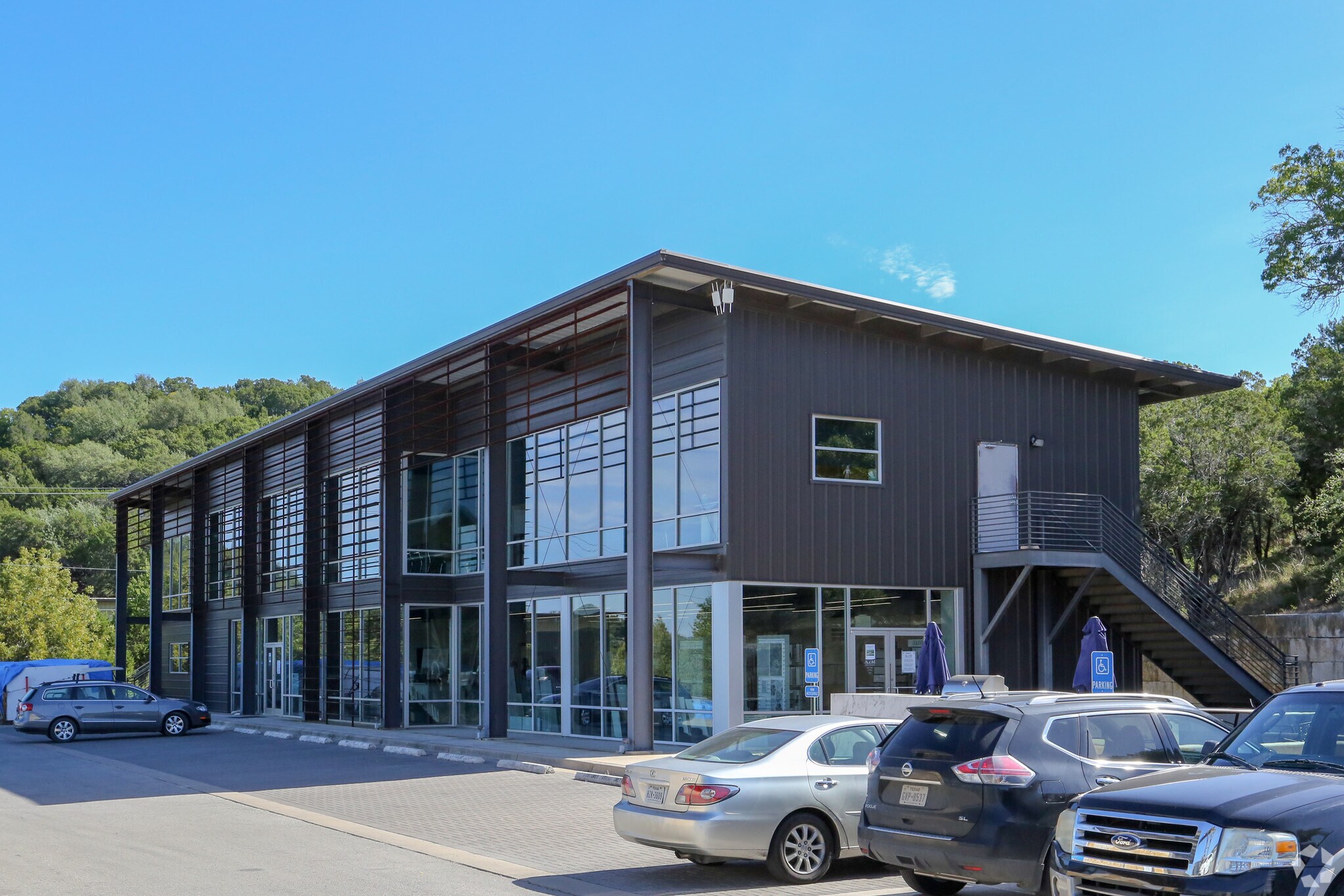 Spicewood Springs portfolio of 2 properties for sale on LoopNet.ca Primary Photo- Image 1 of 2