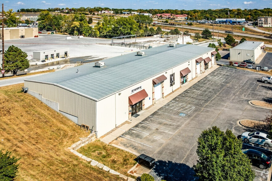 2104 Kara Ct, Liberty, MO à louer - Photo du bâtiment - Image 3 de 5