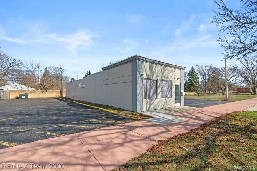 5153 S Beech Daly St, Dearborn Heights, MI for lease - Building Photo - Image 3 of 25