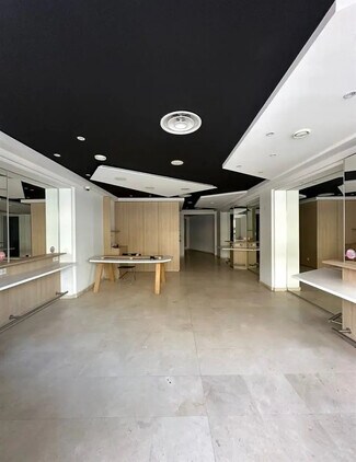 Plus de détails pour Commerce de détail à vendre