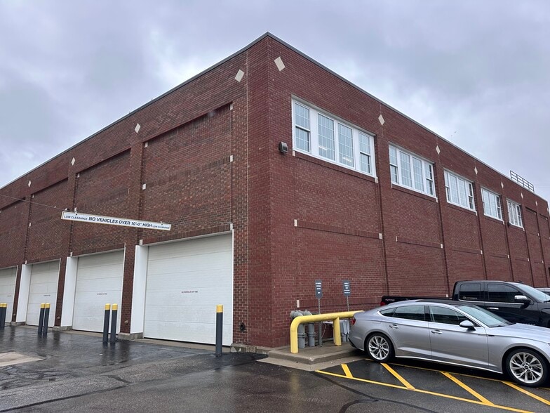 601 5th St NW, Grand Rapids, MI à louer - Photo du bâtiment - Image 2 de 21