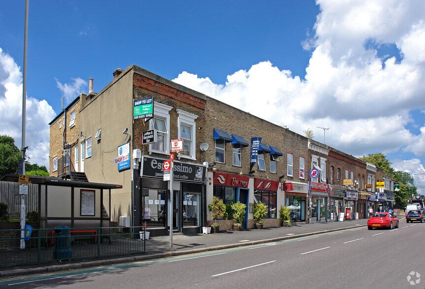 75 High Rd, Londres à louer - Photo du bâtiment - Image 2 de 3