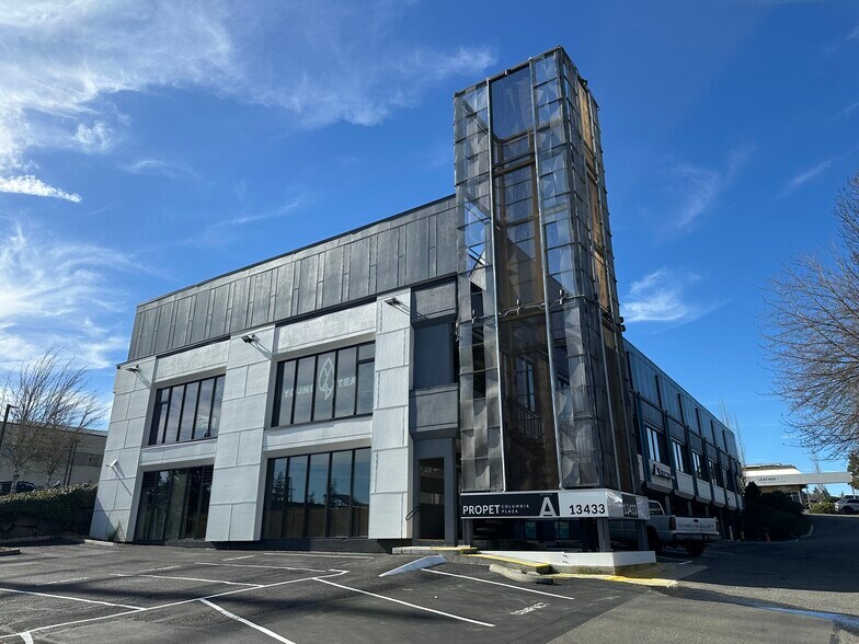 13433 NE 20th St, Bellevue, WA à louer - Photo du bâtiment - Image 2 de 17